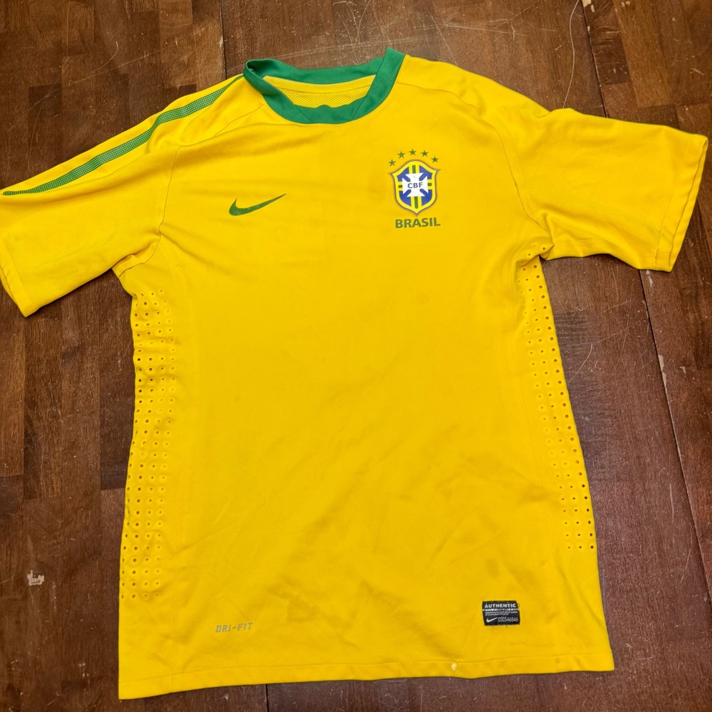 Nike Brazil Soccer Jersey Mens L Yellow Kaka 8 Authentic Dri-FIT 2010 2011 - Picture 2 of 10